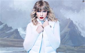 Taylor Swift looks like a real snow-white